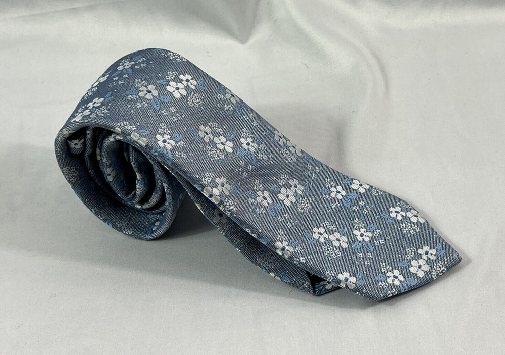 Nautica Men's Light Blue Necktie Blue, White Flower Floral Pattern Necktie 58" L